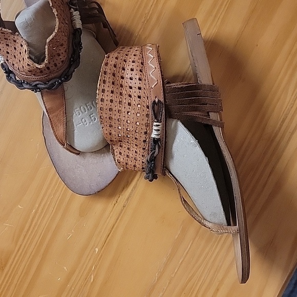 New Free People Boho Leather Fringe Sandals, 10 - Picture 11 of 11